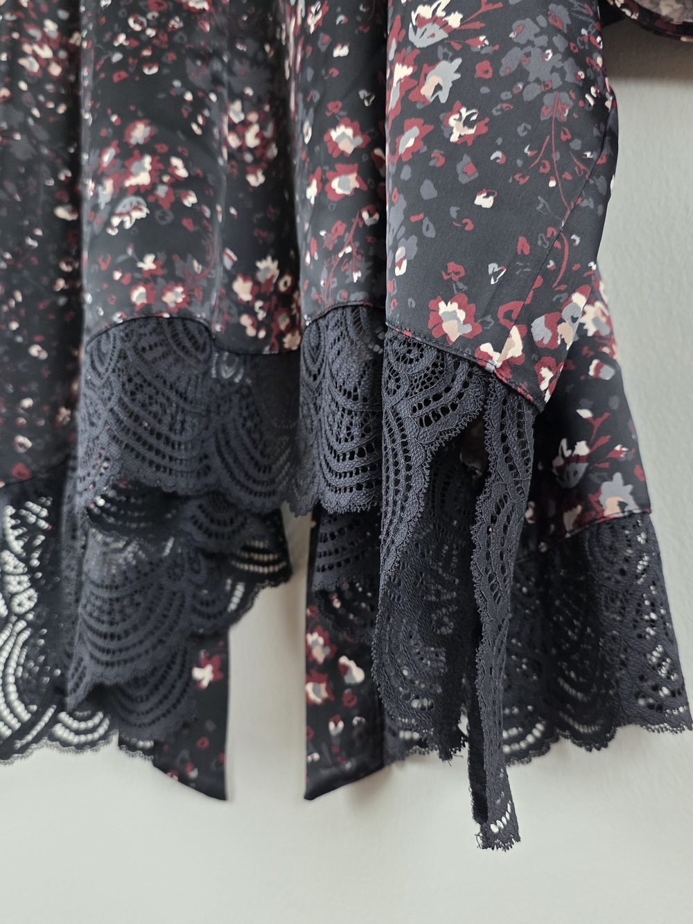 Ashley Graham Black Floral Lace-Trim Kimono Robe - Picture 14 of 16